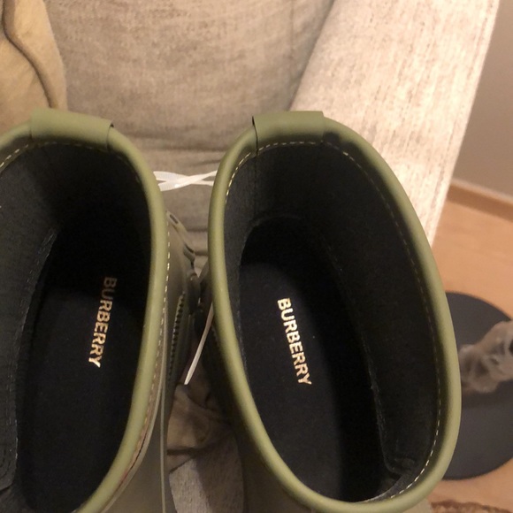 Burberry flash $500 - Picture 3 of 9